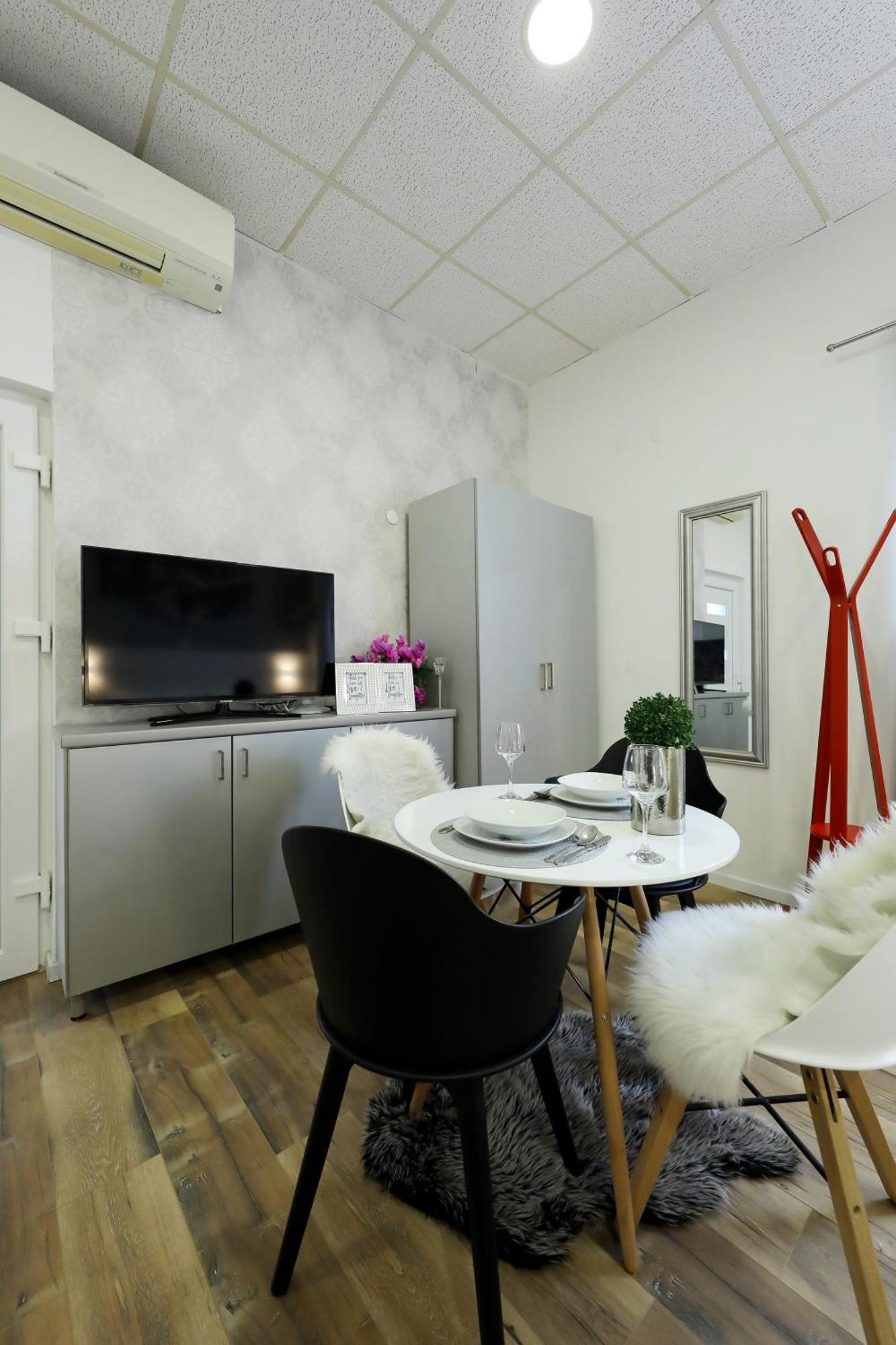 Studio Apartman Summer Flower ザダル エクステリア 写真