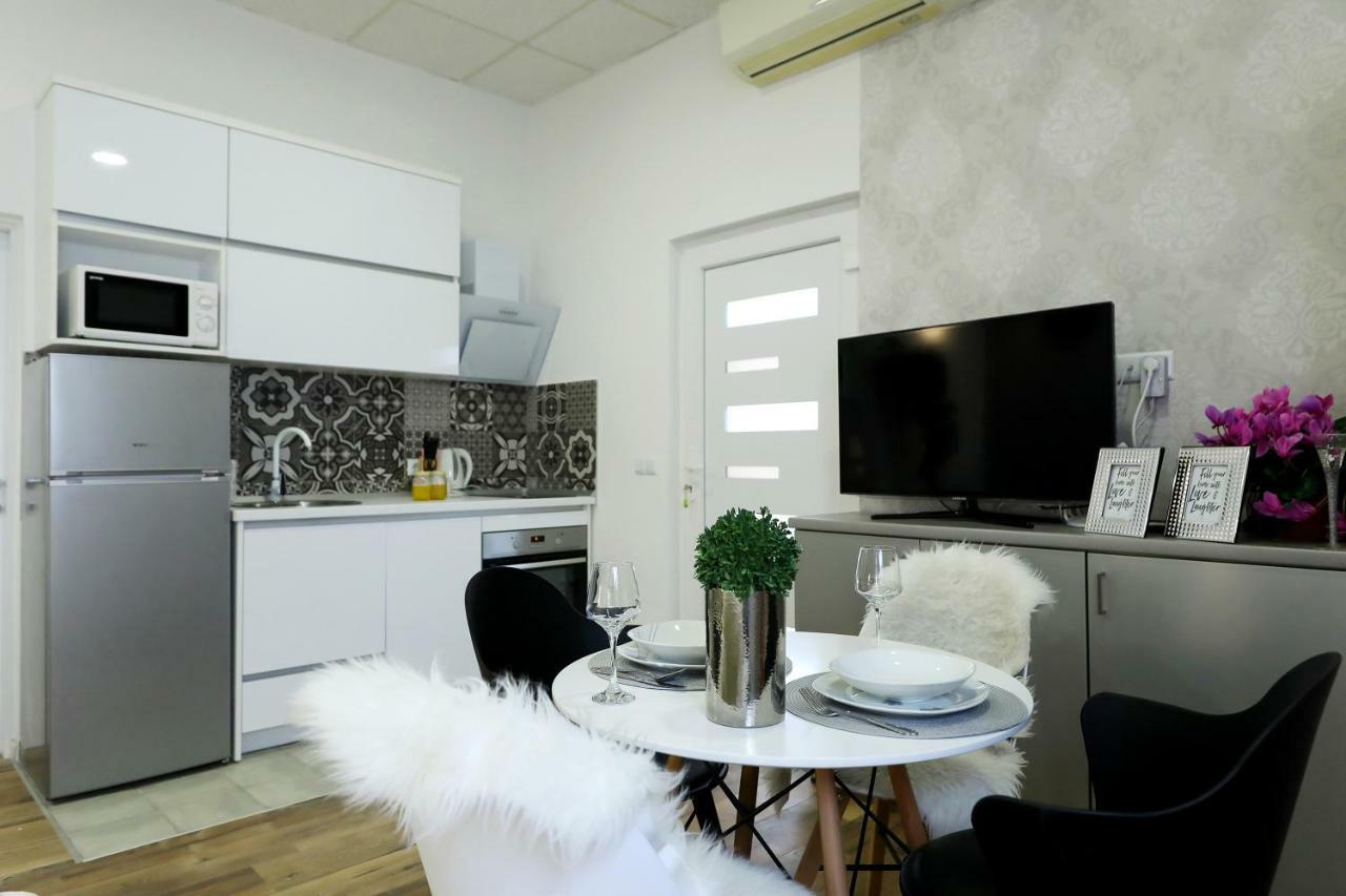 Studio Apartman Summer Flower ザダル エクステリア 写真