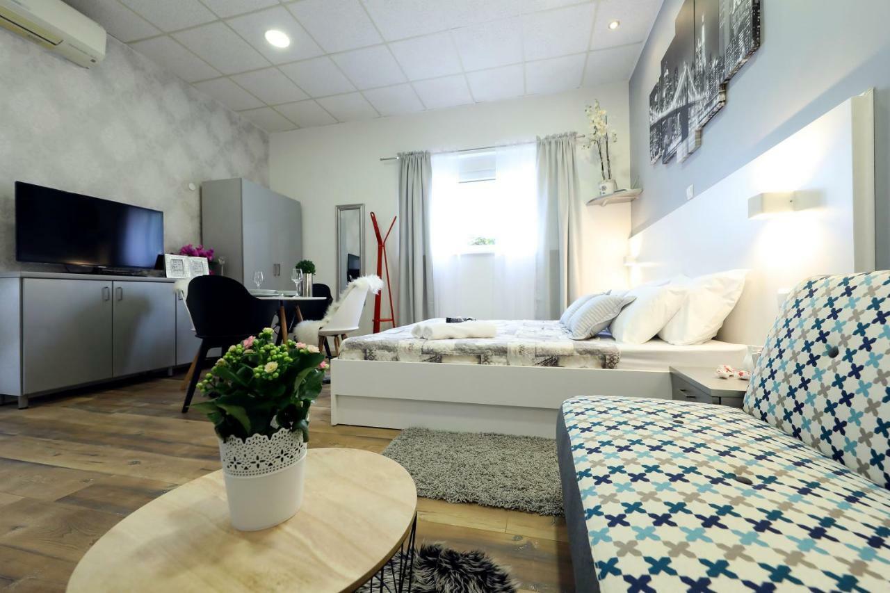 Studio Apartman Summer Flower ザダル エクステリア 写真